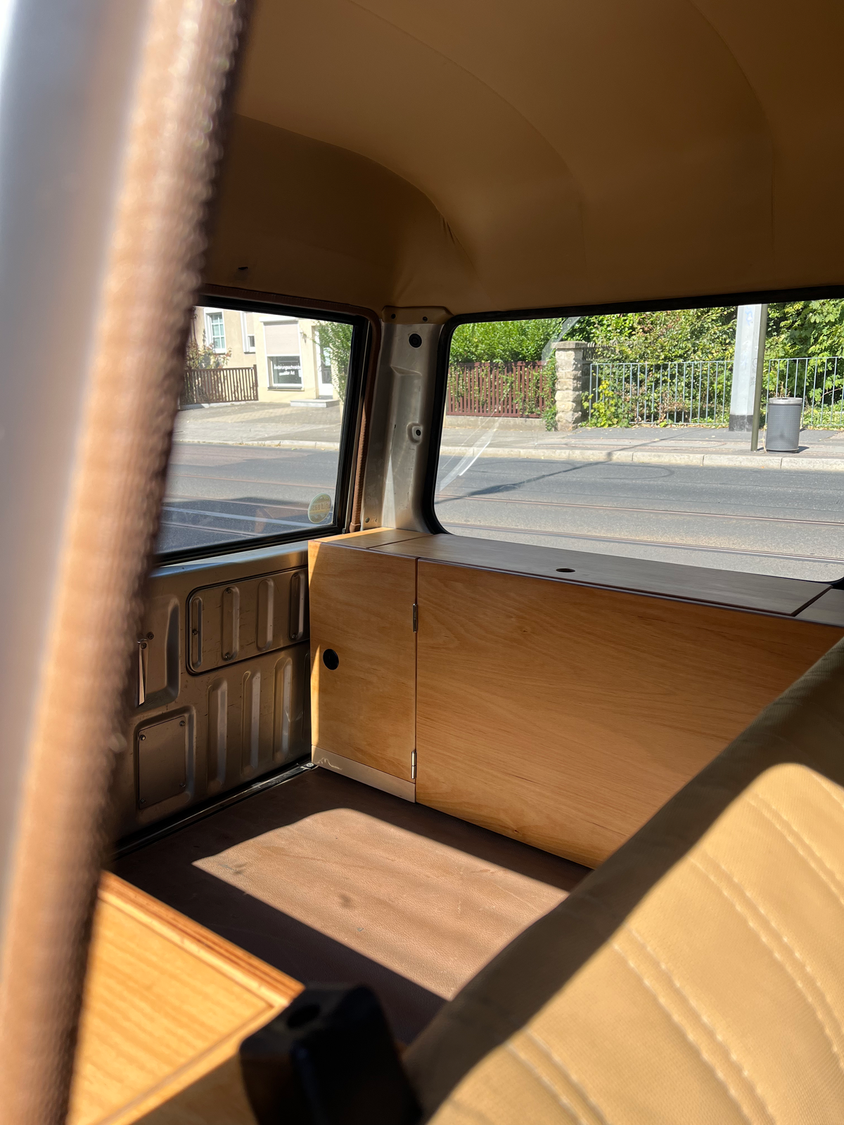 Hochwertige Holzverkleidung im Wohnmobil